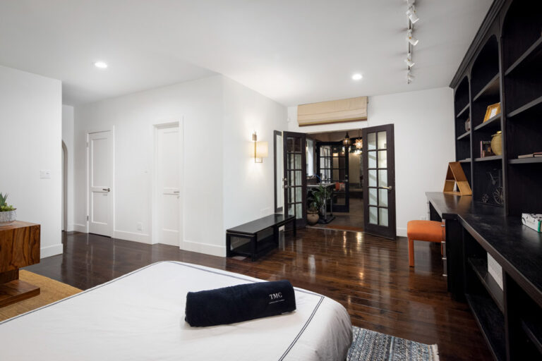953 N Edinburgh-75