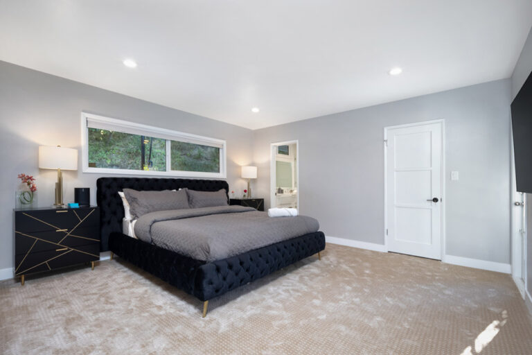 Hidden Valley Pl - Beverly Hills, 3 Bd, 4 Ba, Newly Renovated, Large Backyard, Private, Mini Basketball, Putting Green, Gym-Office, Canyon Views-14