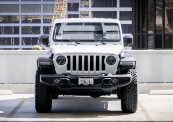 Untitled design - Jeep Hightide White 2022