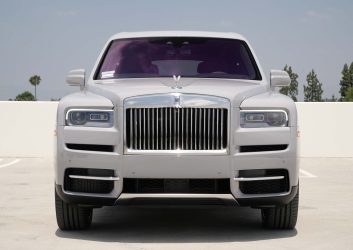 Rolls-Royce-Cullinan-2